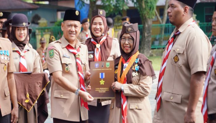 Pj. Bupati Kampar Jadi Pembina Pada Apel Peringatan Hari Pramuka Ke-63 Tahun 2024 Di Kab. Kampar
