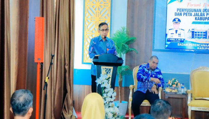 Asisten III Ir. Azwan Buka Secara Resmi Forum Konsultasi Publik Penyusunan Dokumen Rencana Induk dan Peta Jalan Pemajuan IPTEK Daerah Kabupaten Kampar