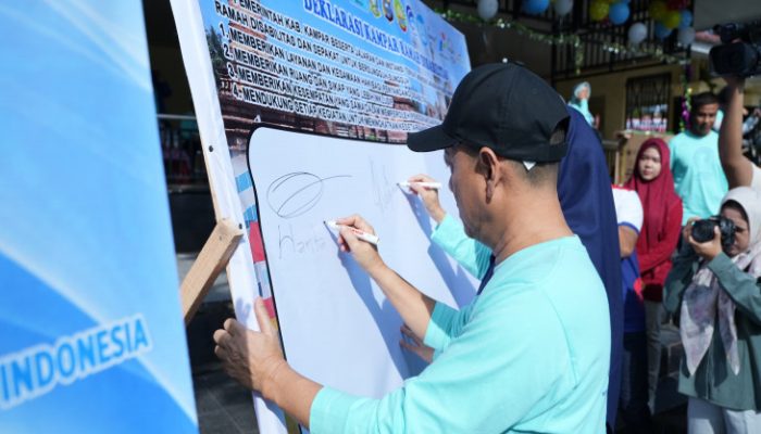 Peringatan Hari Bahasa Isyarat Internasional Ke-73 Tahun 2024, Pj. Bupati Kampar Tanda Tangani Deklarasi Kampar Ramah Disabilitas