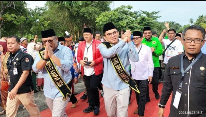 Diarak Pendukung, Paslon Bupati dan Wabup Yuyun-Edwin Mendaftar di KPU Kampar, Berikut Visi Misinya