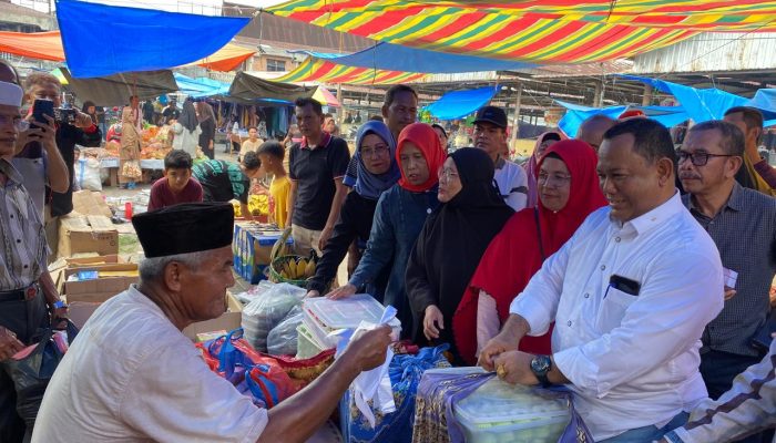 Serunya Kampanye H Yusri di Air Tiris, Muara Jalai dan Sendayan, Ada Momen Minum Es Tebak Bersama Emak-emak